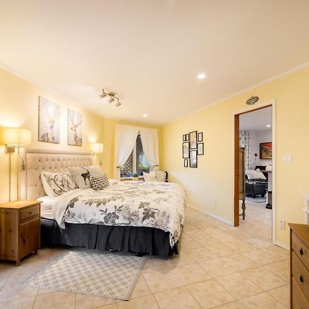 Enchanter Ocean View Suites Madeira Park Exterior photo